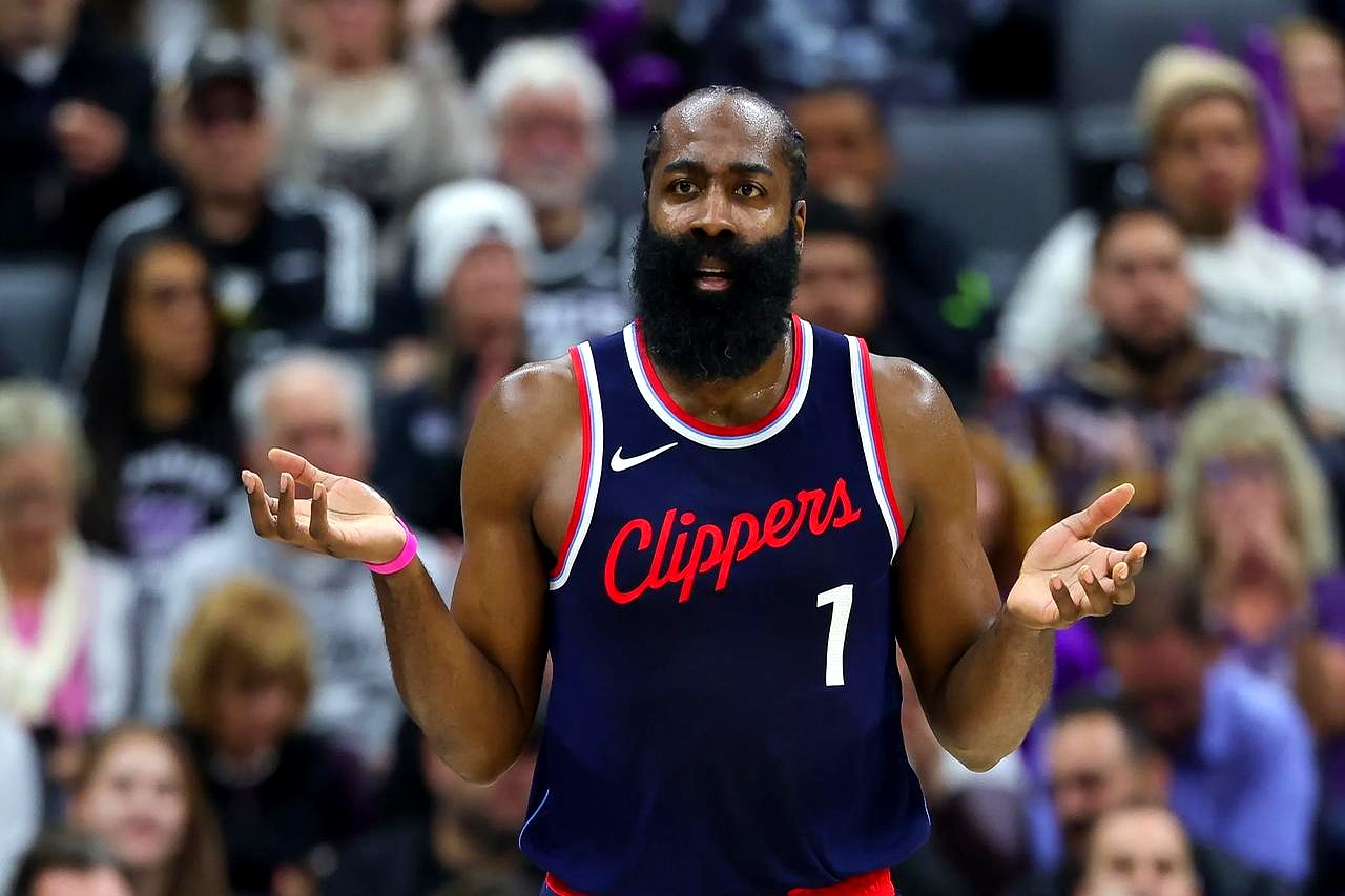 篮网不断突破！，哈兰德连续五场比赛得分超过领先优势明显赢得满堂喝彩