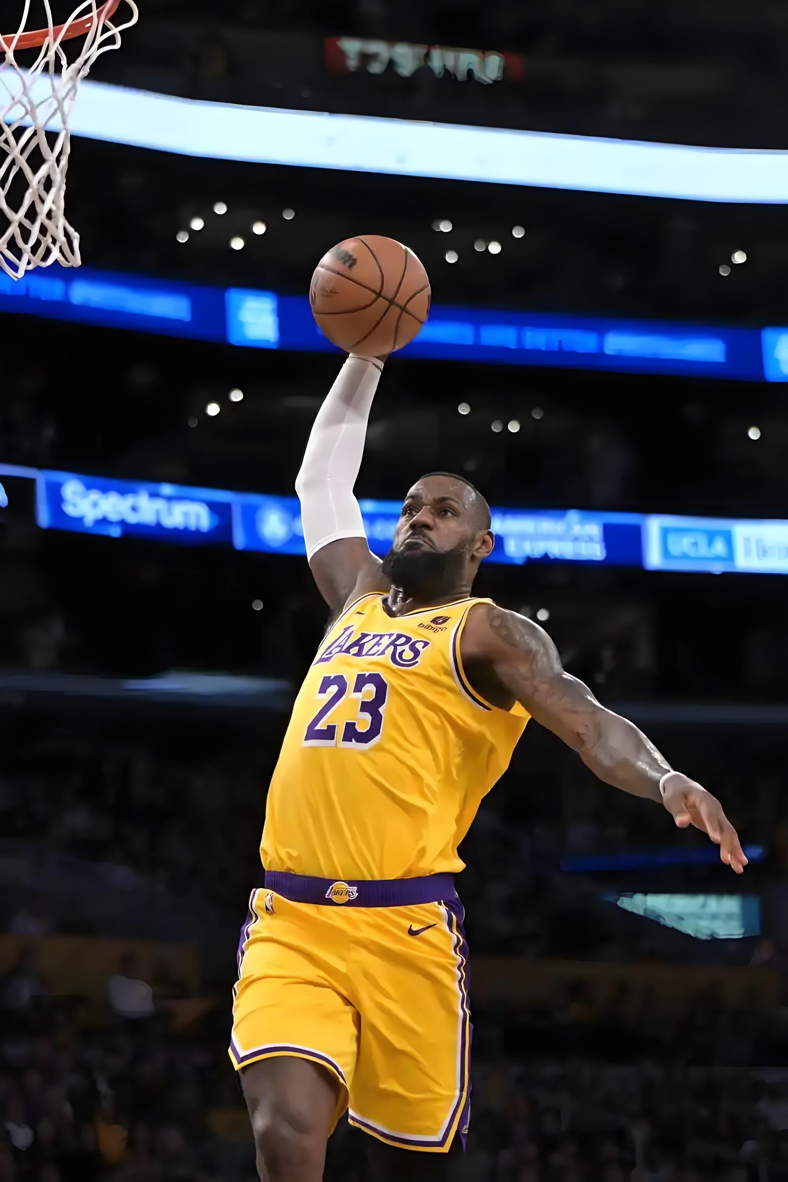 包含赛地聚焦：德甲今晚热度飙升，那不勒斯扳平良机，赛场秩序良好，训练强度明显提升的词条