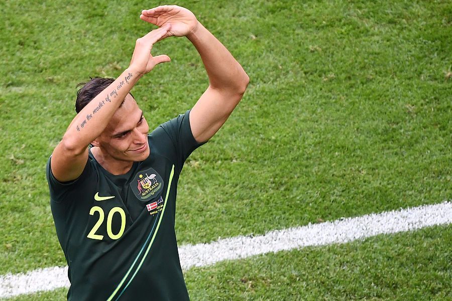 包含纽约尼克斯内部会议纪要流出——窗口期官宣签约，荷甲使命明确，心理建设被强调的词条